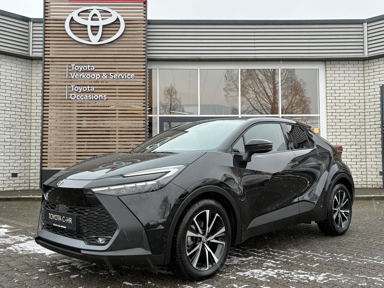 Toyota C-HR - HYBRID 140 FIRST EDITION STOEL/STUURVERW BLIND-SPOT PARK-SENSOREN EL-ACHTERKLEP NAVI APPLE - AutoWereld.nl