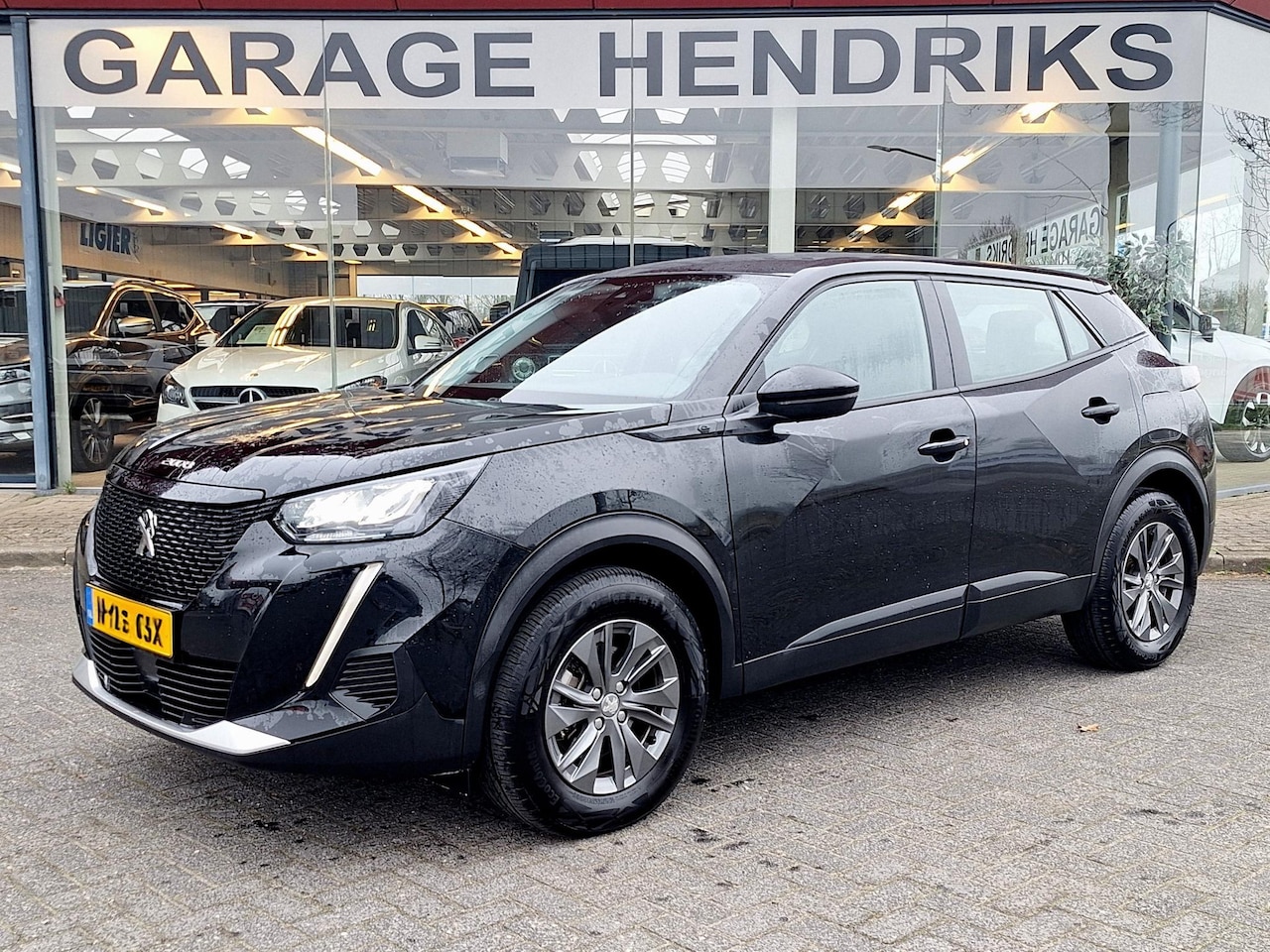 Peugeot e-2008 - EV Active Pack 50 kWh | SOH: 91,9% | Climate | Navi | Cruise Control | - AutoWereld.nl