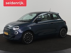 Fiat 500e - La Prima 42 kWh | Panoramadak | Adaptive cruise | Leder | Camera | Keyless | Carplay | Par