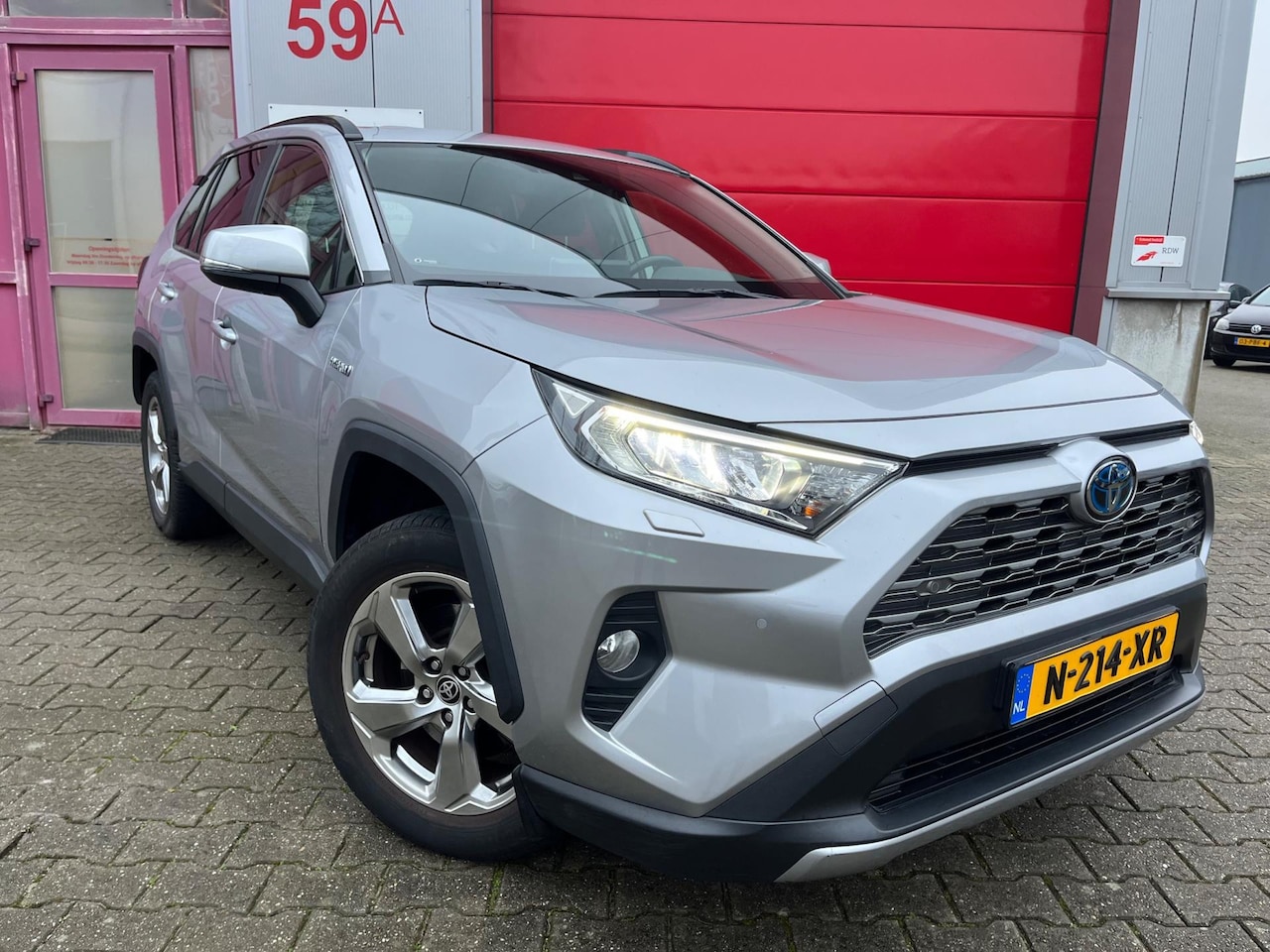 Toyota RAV4 - 2.5 Hybrid Dynamic Automaat / Stuur- en stoelverw. / Trekhaak 800kg / Camera / Navi via Ap - AutoWereld.nl