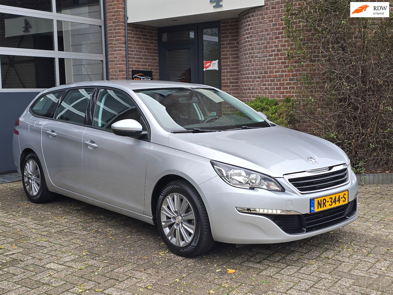 Peugeot 308 SW - 1.2 PureTech Blue Lease Nap|Trekhaak |Navi |PDC - AutoWereld.nl