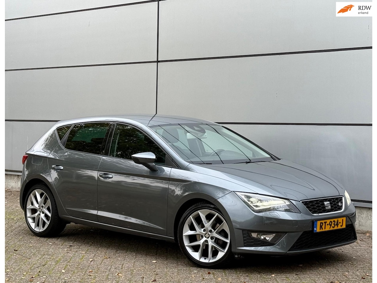 SEAT Leon - 2.0 TDI FR |Automaat |Half Leder |Seat Sound |Stoelverw |Led |Navi |Cruise |Lmv |Nap |Boek - AutoWereld.nl
