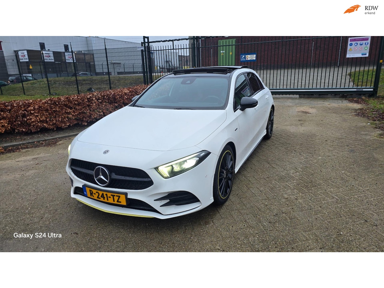 Mercedes-Benz A-klasse - 200 Premium Plus EDITION AMG PANO SFEER VOL! - AutoWereld.nl