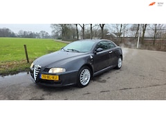 Alfa Romeo GT - 2.0 JTS Distinctive |leuke auto voor de hobby auto heeft een tijd stil gestaan |
