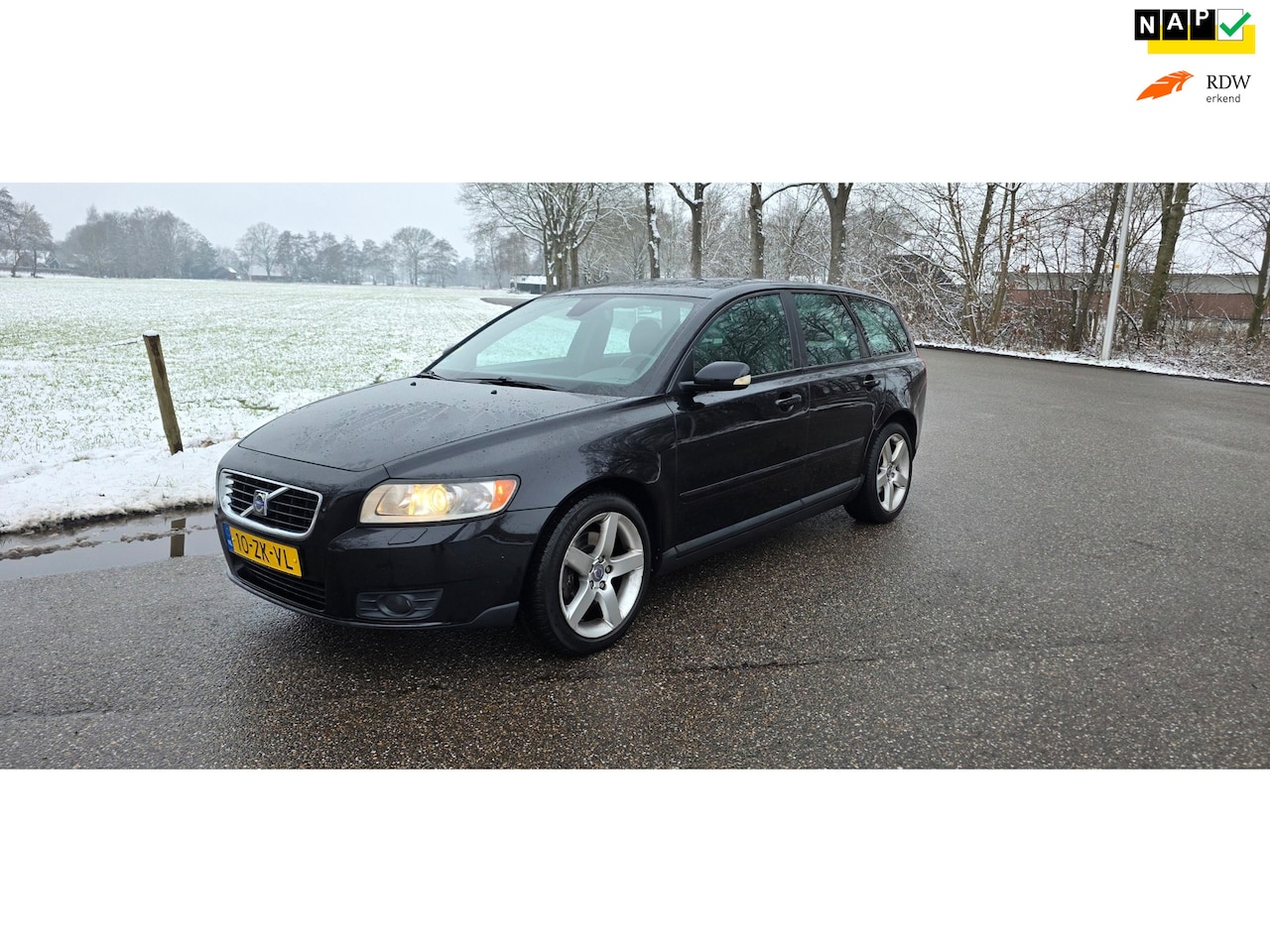 Volvo V50 - 2.4 Edition II | automaat | nieuwe apk | airco | cruise | angel eyes | pdc | rijd super ! - AutoWereld.nl