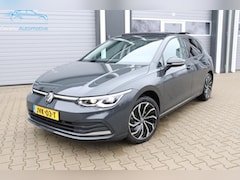 Volkswagen Golf - 1.5 eTSI Pano Trekhaak Cam ACC Garantie