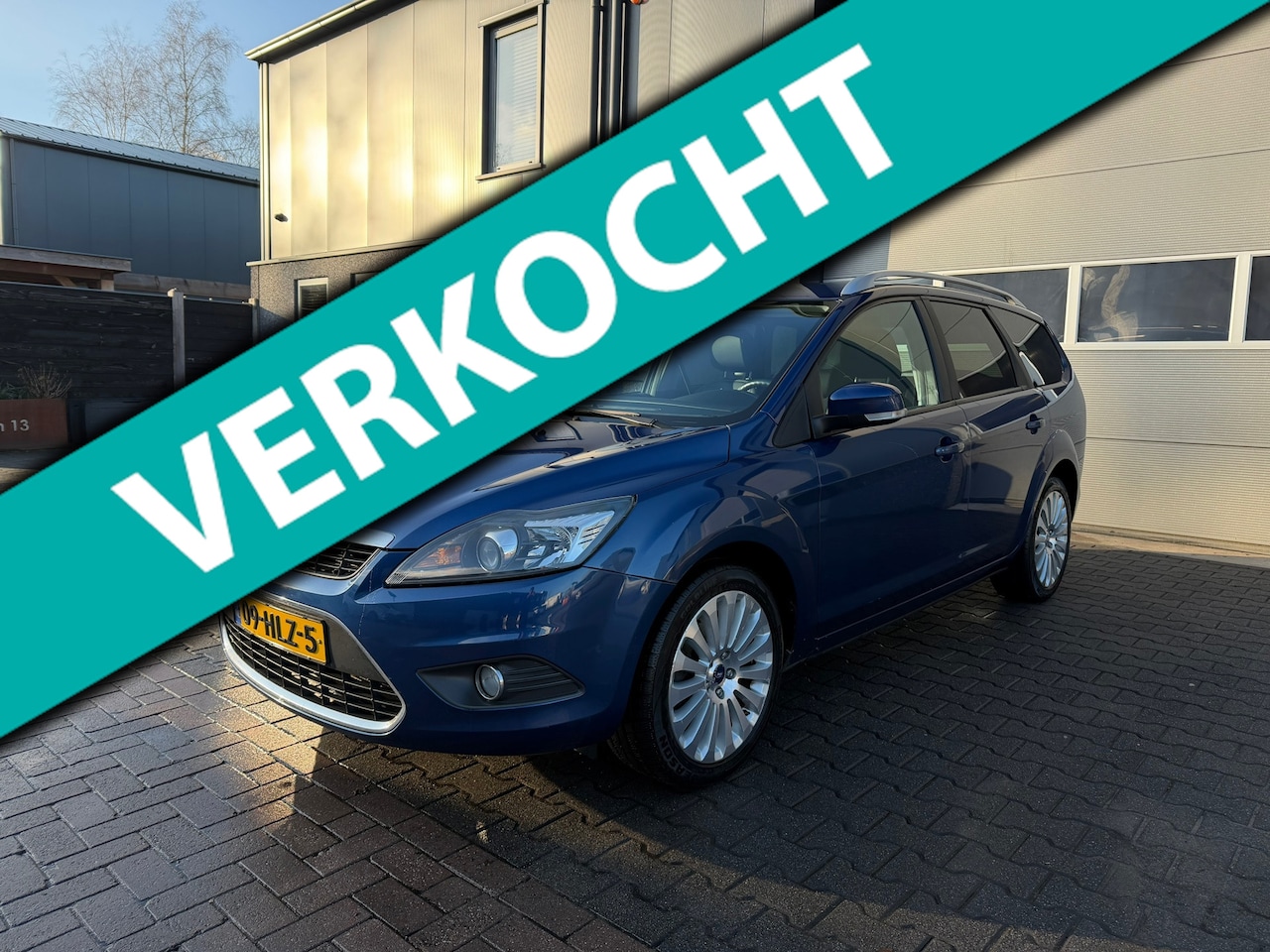 Ford Focus Wagon - 1.6 Titanium 5drs|Clima|trekhaak|Parkeersensoren|Nieuwe APK - AutoWereld.nl