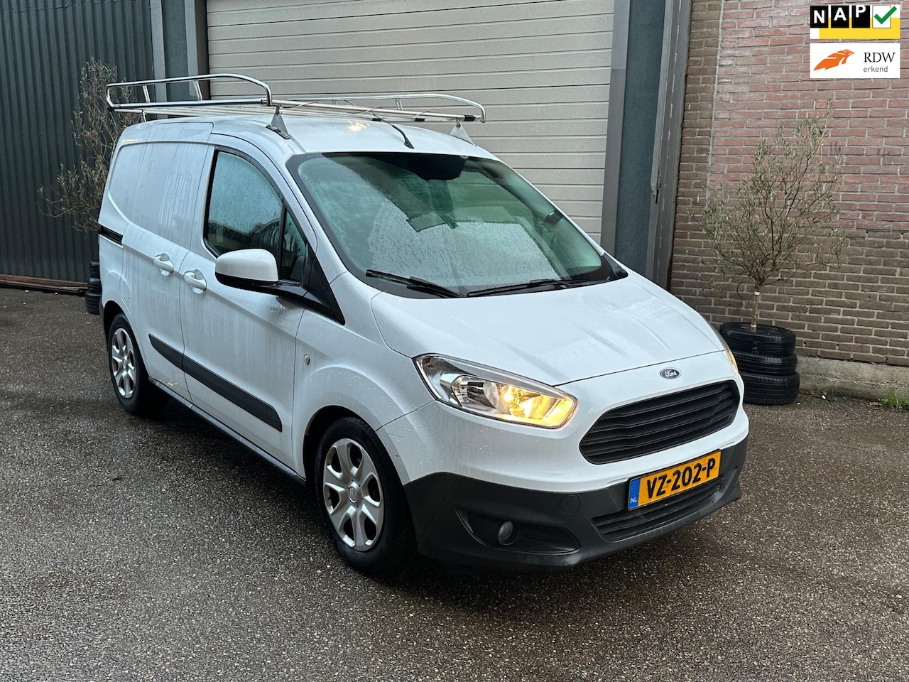 Ford Transit Courier - 1.5 TDCI Trend/ Volledig dealer onderhouden/ Schuifdeur - AutoWereld.nl