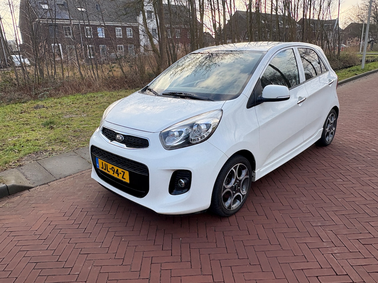 Kia Picanto - 1.2 CVVT DynamicLine AUTOMAAT - AutoWereld.nl