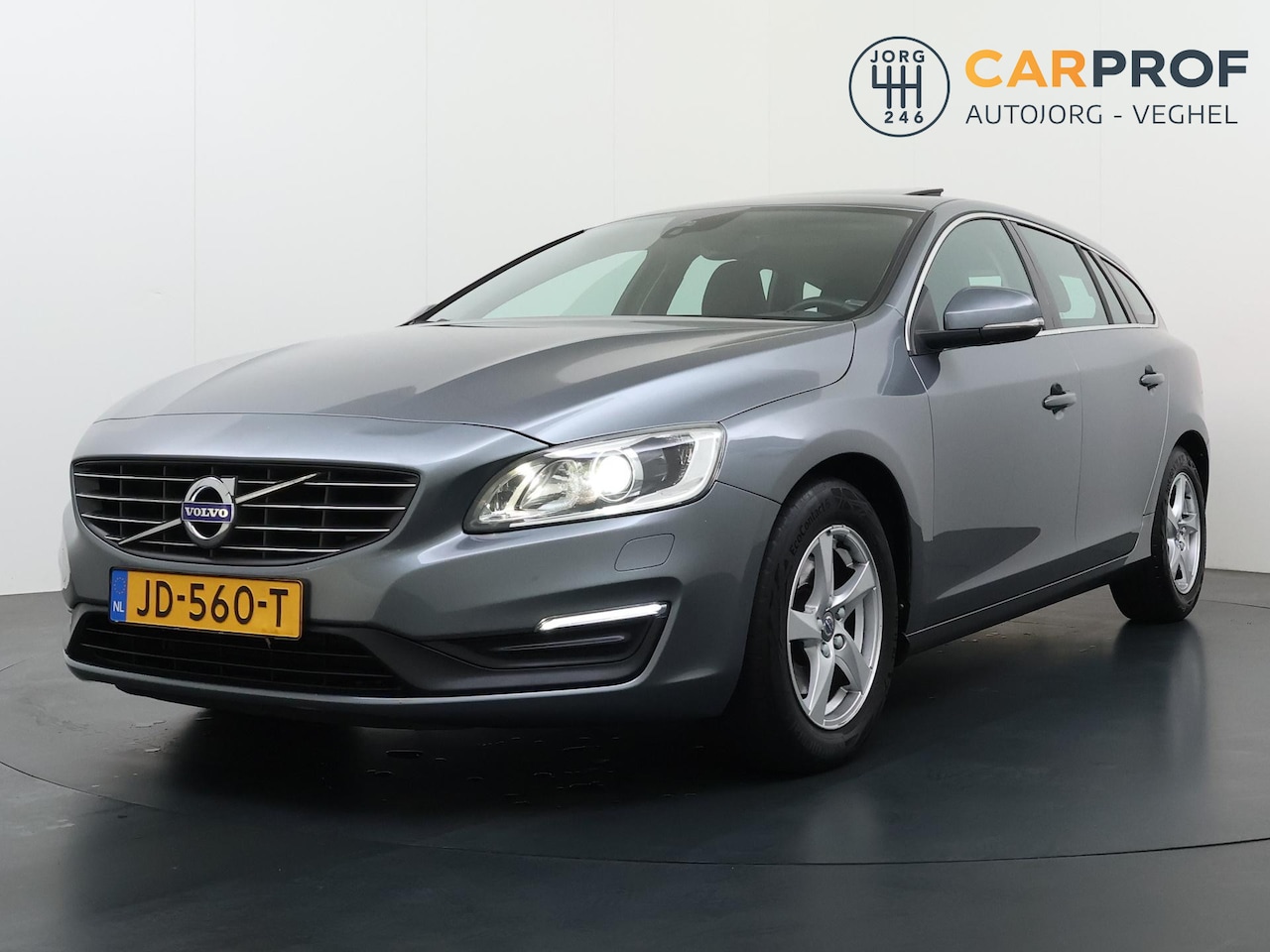 Volvo V60 - 2.0 D2 Momentum Business Schuifdak | Trekhaak | Automaat - AutoWereld.nl