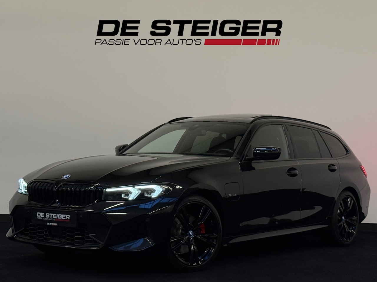 BMW 3-serie Touring - 330e xDrive Pano Leder Memory Headup Facelift - AutoWereld.nl