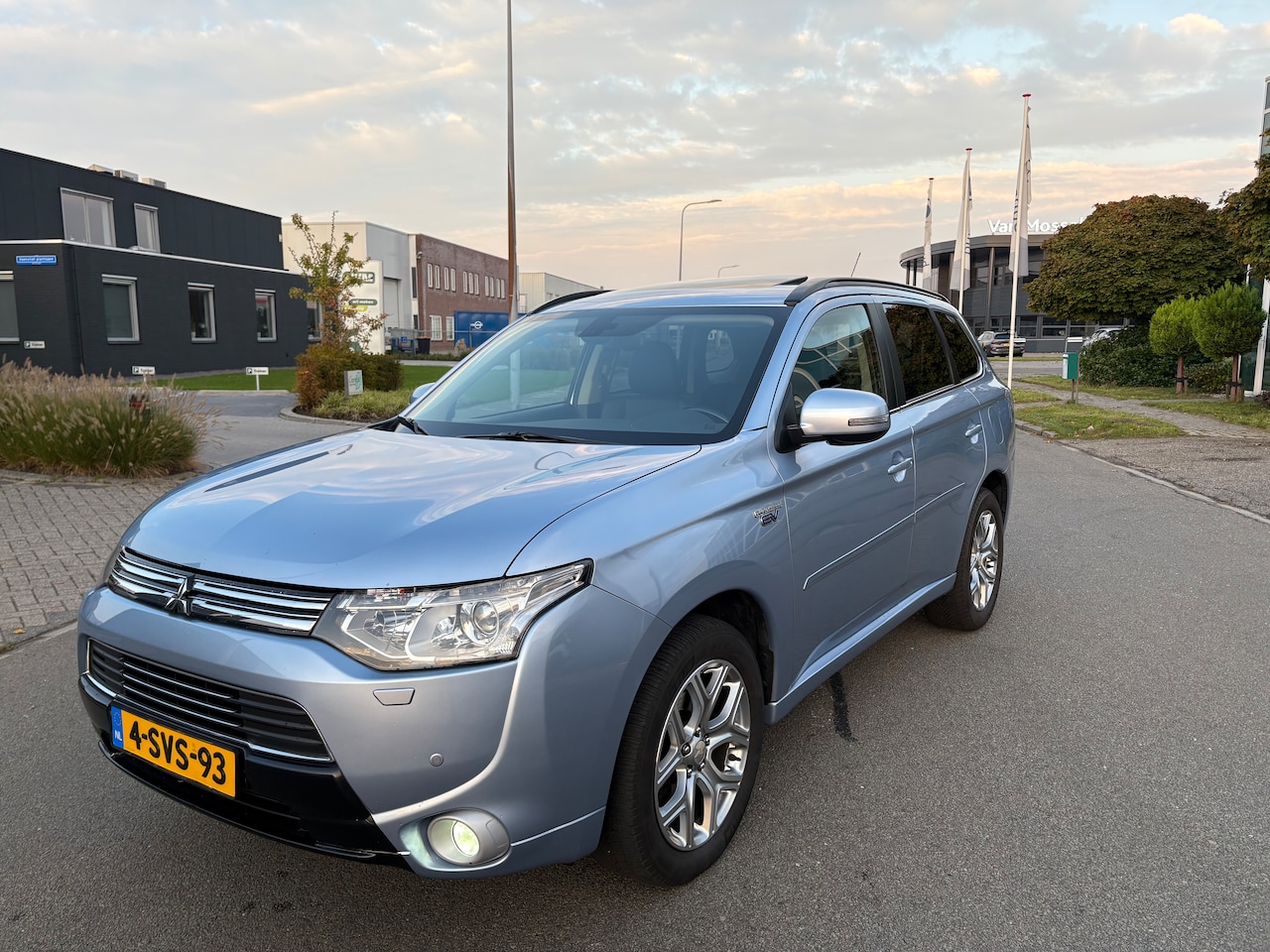 Mitsubishi Outlander - 2.0 PHEV instyle+ Hybrid - AutoWereld.nl