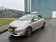 Peugeot 208 - 1.2 VTi Sport-Limited 5-Deurs 82 PK. Distributieriem net vervangen
