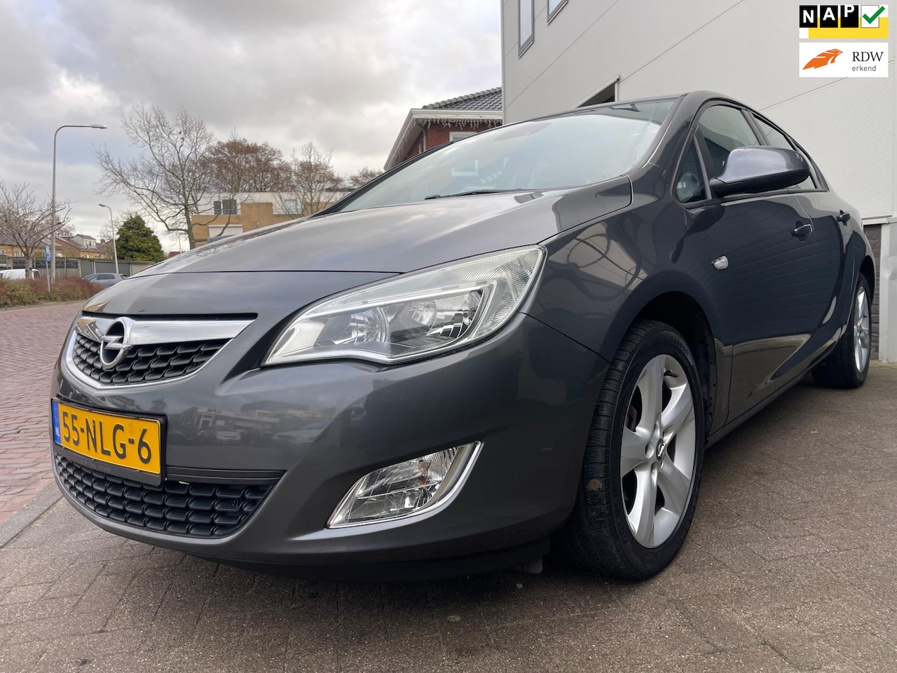 Opel Astra - 1.4 Edition/Climate-c/Cruise-c/Aux/Sfeerverlichting/Nette auto - AutoWereld.nl