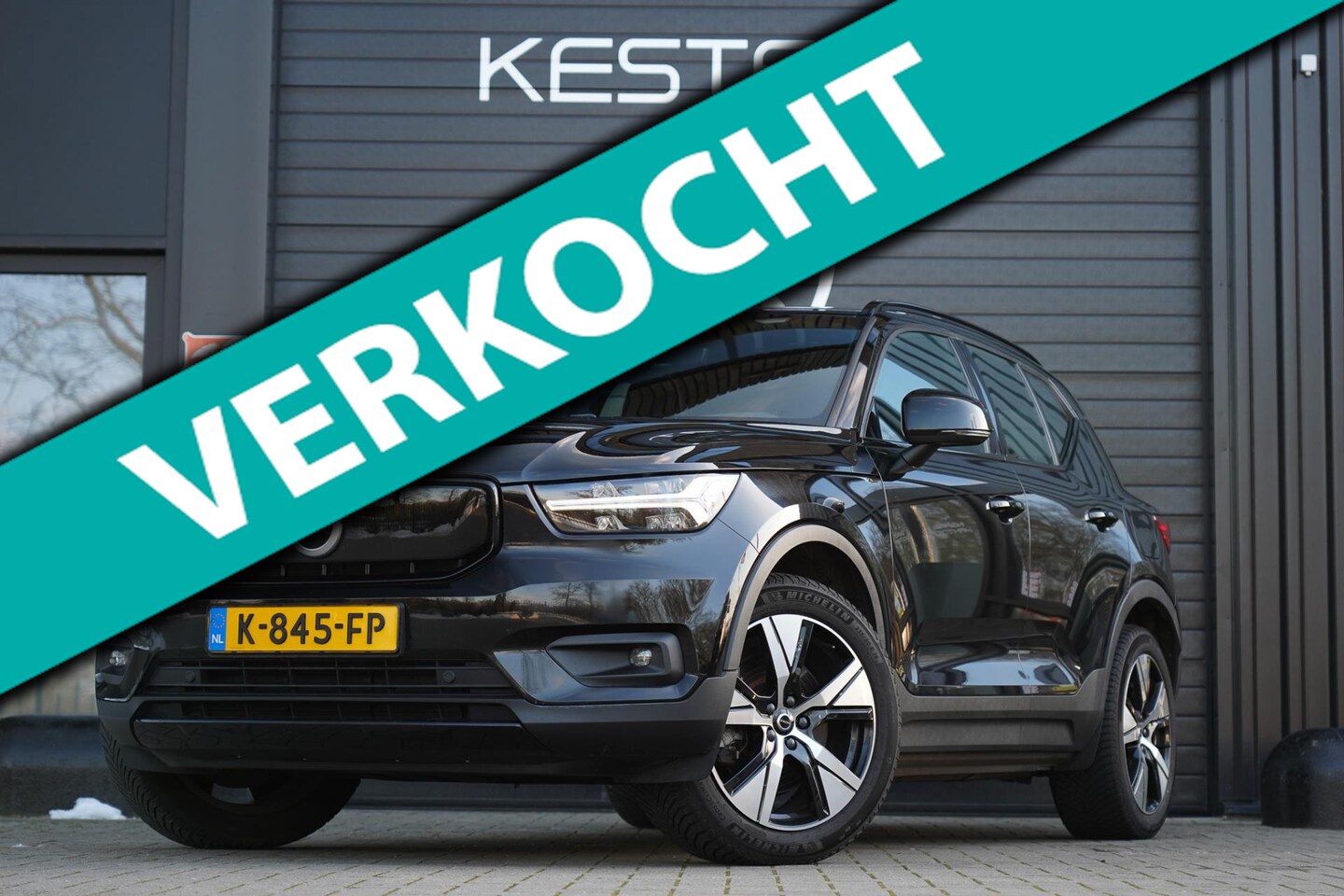 Volvo XC40 - Recharge P8 AWD R-Design LED/CARPLAY/TREKH/KEYL/STOEL + STUUR VERW/INTELLSAFE PRO / - AutoWereld.nl