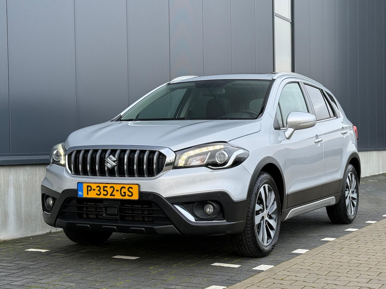 Suzuki S-Cross - 1.4 Boosterjet AllGrip High Executive PANO LEER LED ACC - AutoWereld.nl