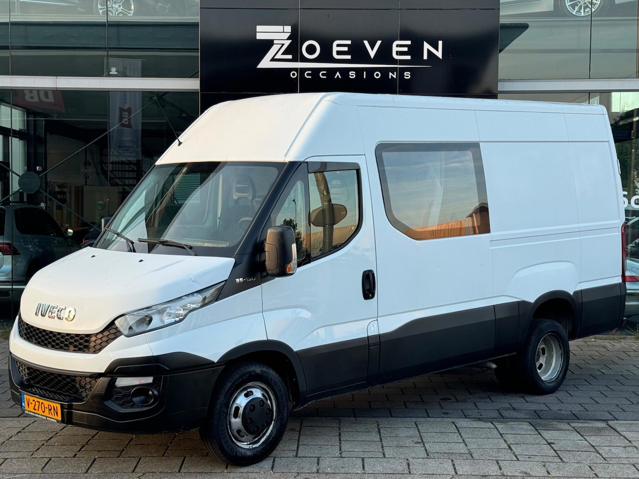 Iveco Daily - 35C13V 2.3 352 H2 L 35C13V 2.3 352 H2 L DC 7 pers. - AutoWereld.nl