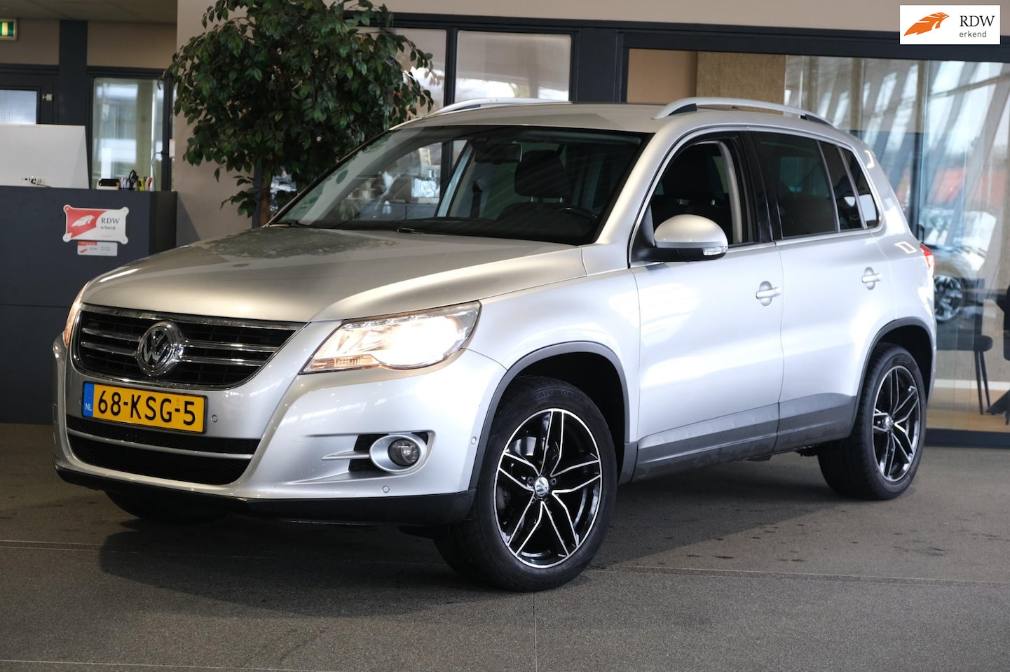 Volkswagen Tiguan - 1.4 TSI Sport&Style Navi Cruise Trek Pdc Climate - AutoWereld.nl
