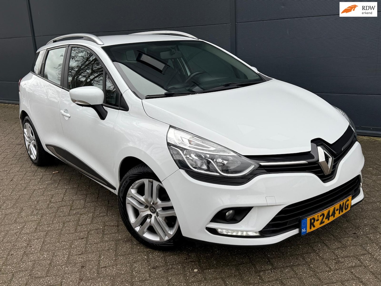 Renault Clio Estate - 0.9 TCe Zen/Navi/cruise/bluetooth/stoelverwarming/Airco - AutoWereld.nl