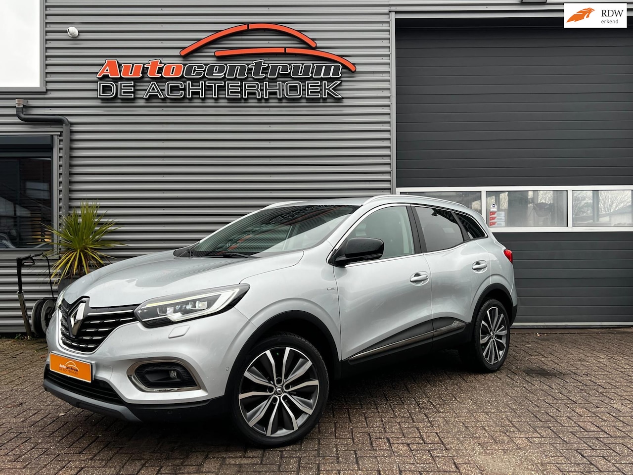 Renault Kadjar - 1.3 TCe Intens Aut. 140PK | Trekhaak | LED | Bose - AutoWereld.nl