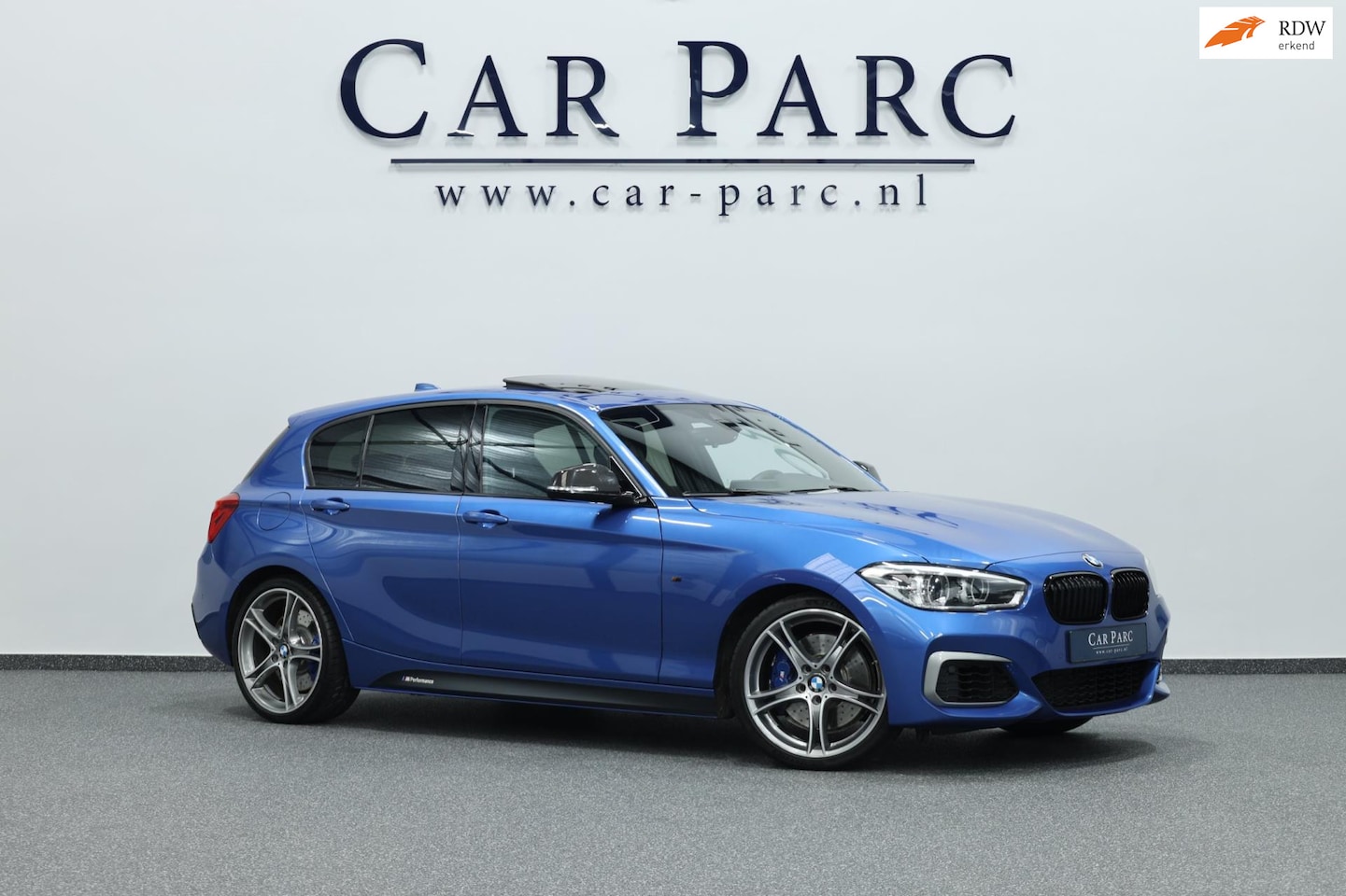 BMW 1-serie - M140i xDrive M-PERFORMANCE LED/SCHUIFDAK/ALCANTARA+S.VERWARMING+MEMORY/KEYLESS/19" LMV/PDC - AutoWereld.nl