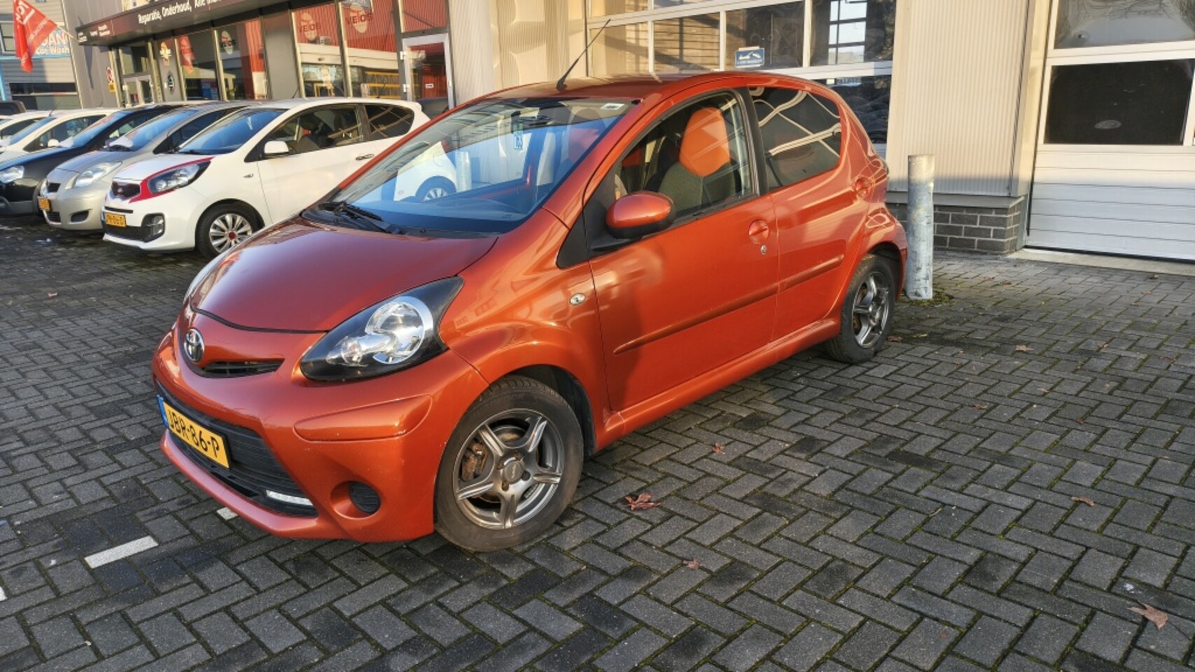 Toyota Aygo - 1.0-12V Dynamic Orange. 6Mnd garantie - AutoWereld.nl