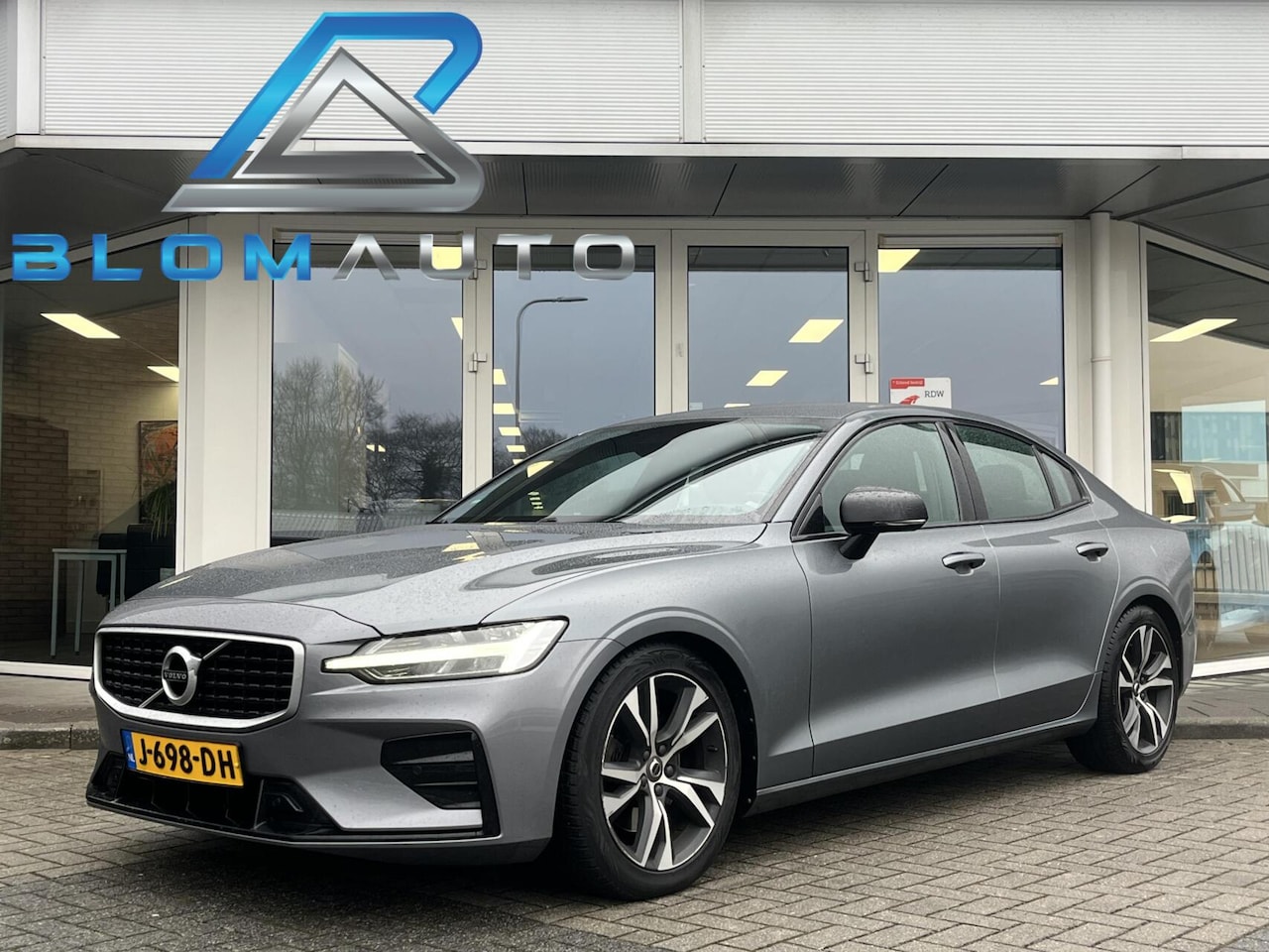 Volvo S60 - 2.0 T4 R-Design 191PK MEMORY+TREKHAAK+CARPLAY+LED - AutoWereld.nl