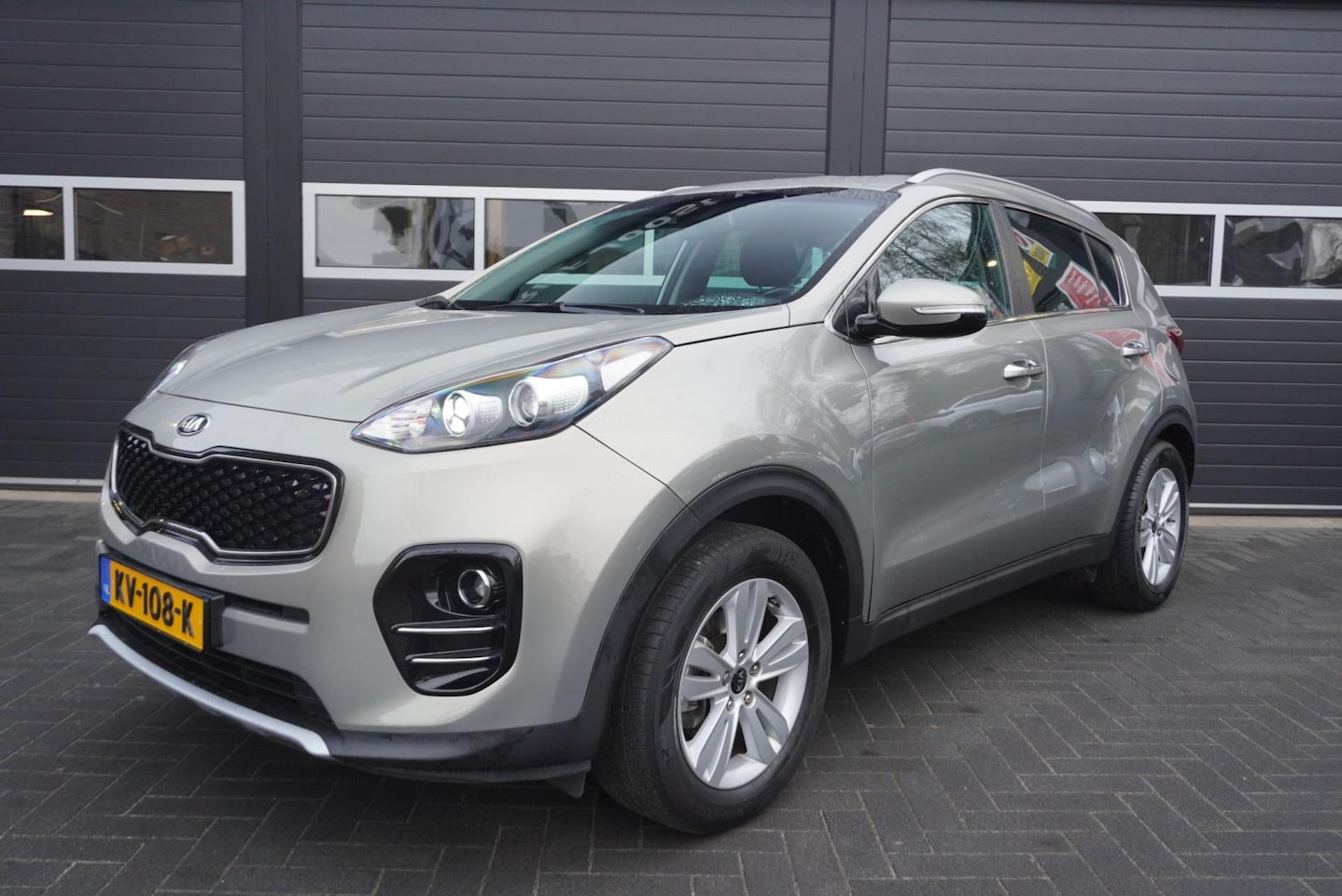 Kia Sportage - 1.6 T-GDI DynamicLine Airco/Cruise/Navi/Trekhaak/Camera/Carplay - AutoWereld.nl