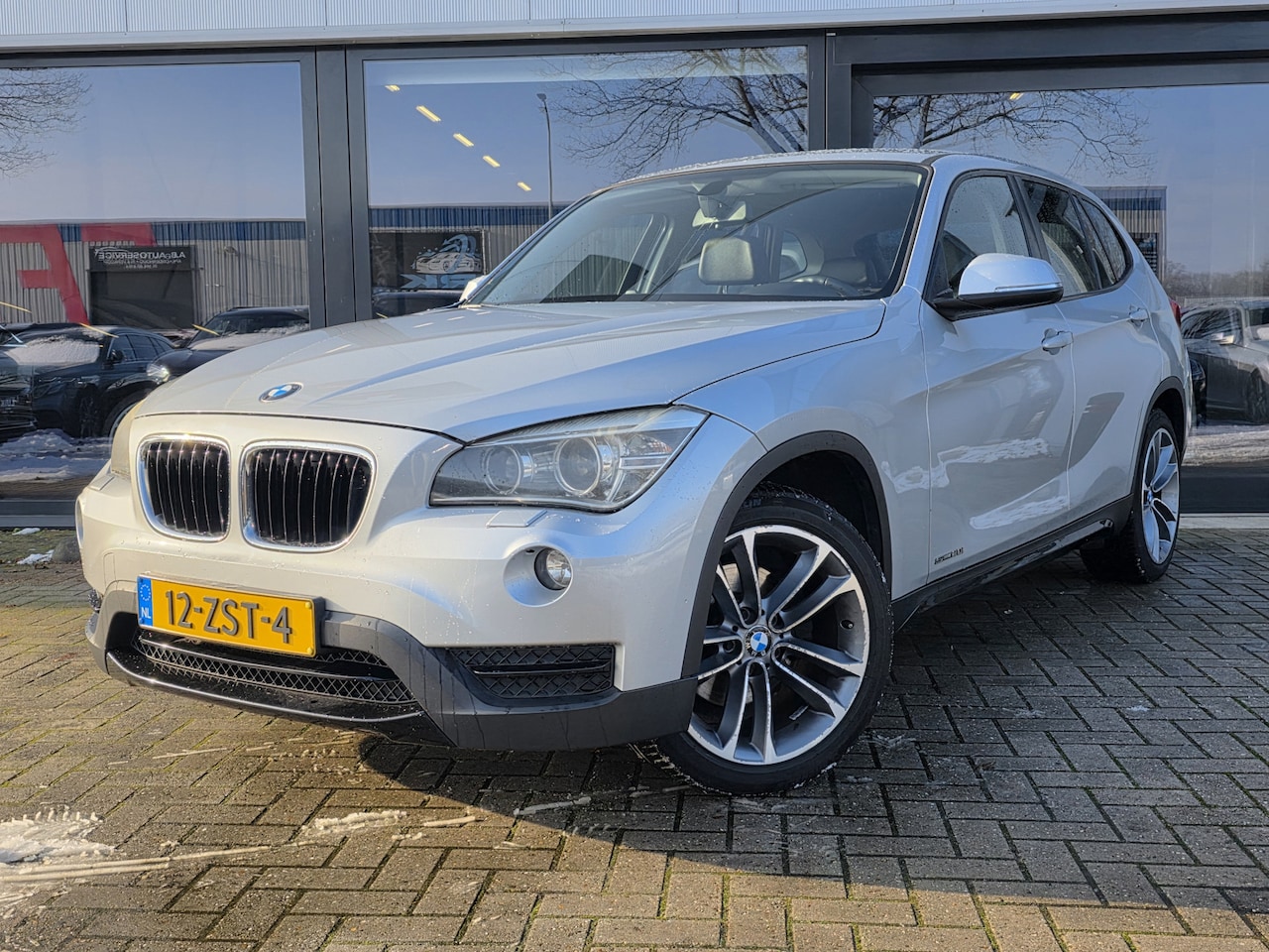 BMW X1 - sDrive20i Upgrade Edition + LEER + NAVI PROF + XENON + SPORTSTOELEN - AutoWereld.nl