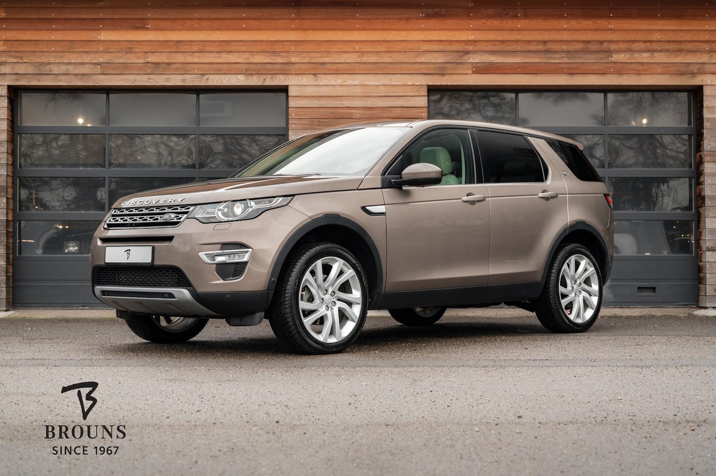 Land Rover Discovery Sport - Si4 Autom 4WD HSE Luxury 240pk | Pano | Camera | Meridian - AutoWereld.nl