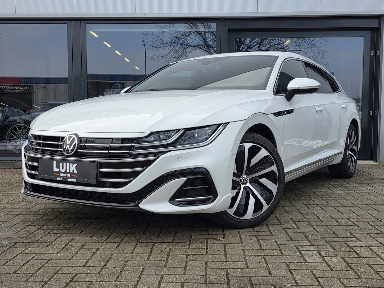 Volkswagen Arteon Shooting Brake - 1.4 TSI eHybrid R-Line Business+ + PANO DAK + MASSAGE + ALCANTARA R STOELEN - AutoWereld.nl