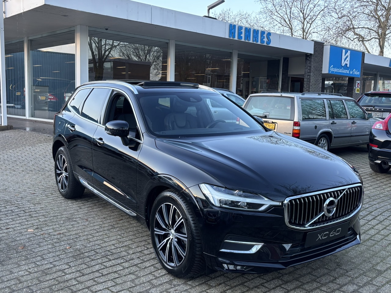 Volvo XC60 - T6 AWD Inscription HeadUp Luchtvering Pilot Assist Pano Keyless 360 - AutoWereld.nl