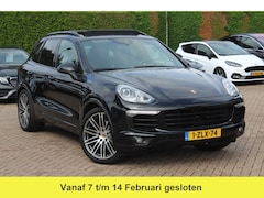 Porsche Cayenne - 3.0 S E-Hybrid / Trekhaak / Panoramadak / Camera / Sportdesign + Chrono / 21'' / Luchtveri
