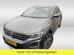 Volkswagen T-Roc - 1.5 TSI Sport / Trekhaak / Virtual Cockpit / Navigatie / 17'' / Parkeerhulp V+A / CarPlay