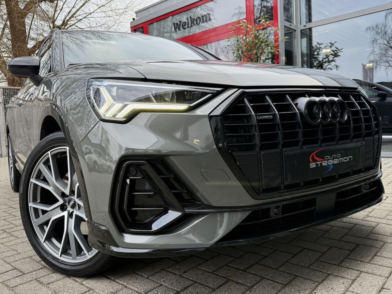 Audi Q3 - 40 TFSI QUATTRO AUT. *!* 2x S-LINE *!* PANODAK/ 20 INCH/ LED/ CAMERA/ TREKHAAK *!* - AutoWereld.nl