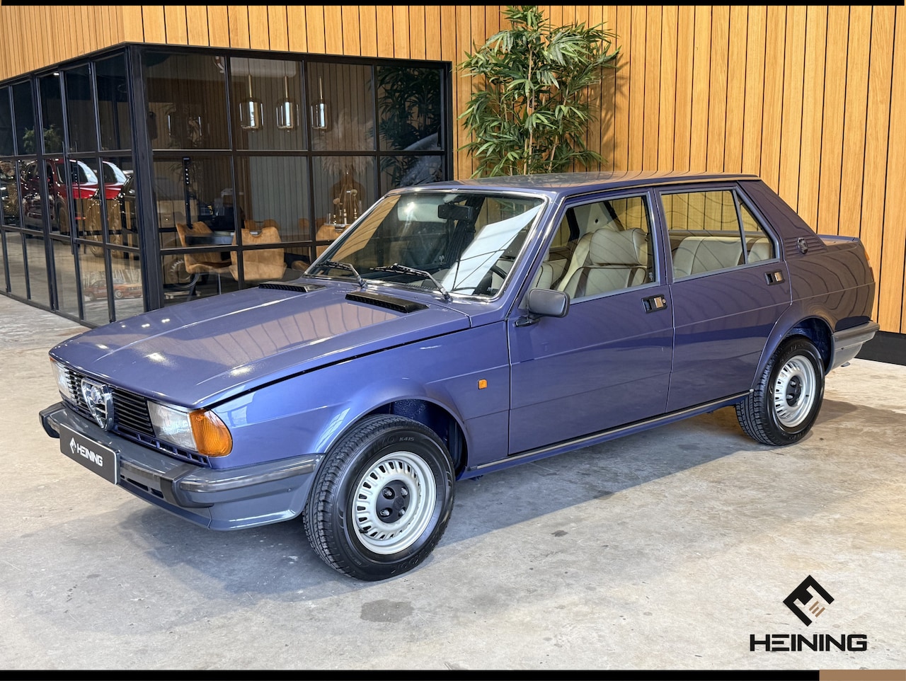 Alfa Romeo Giulietta - 1.6 109 PK 5 bak. Speciaal interieur. Gave Oldtimer uit Italie - AutoWereld.nl