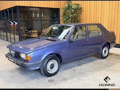 Alfa Romeo Giulietta - 1.6 109 PK 5 bak. Speciaal interieur. Gave Oldtimer uit Italie