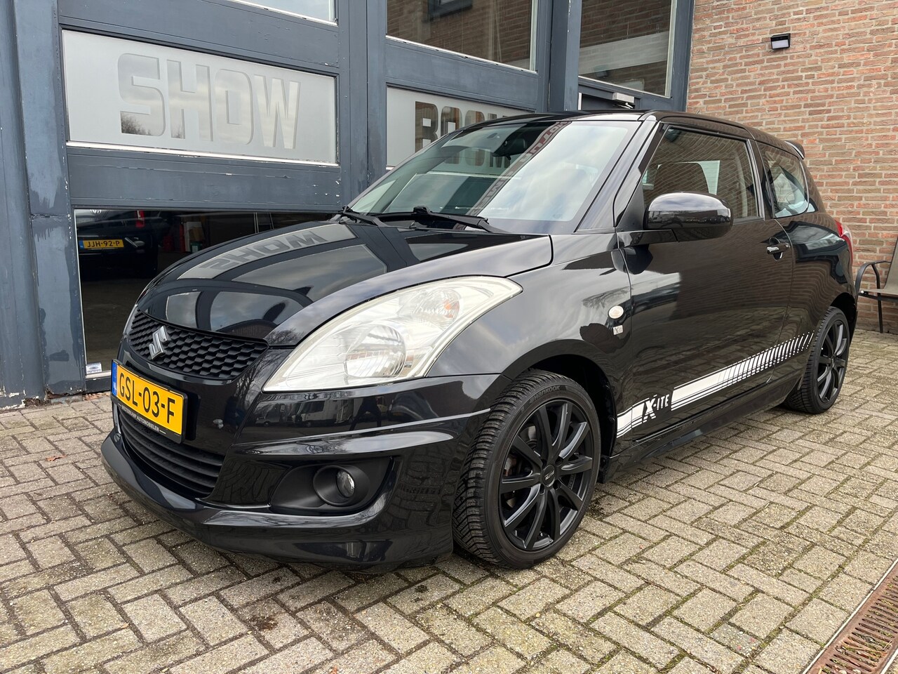SUZUKI SWIFT