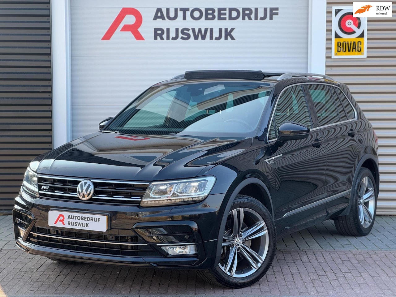 Volkswagen Tiguan - 2.0 TSI 4Motion 3xR-Line Pano/Xenon/Navi - AutoWereld.nl