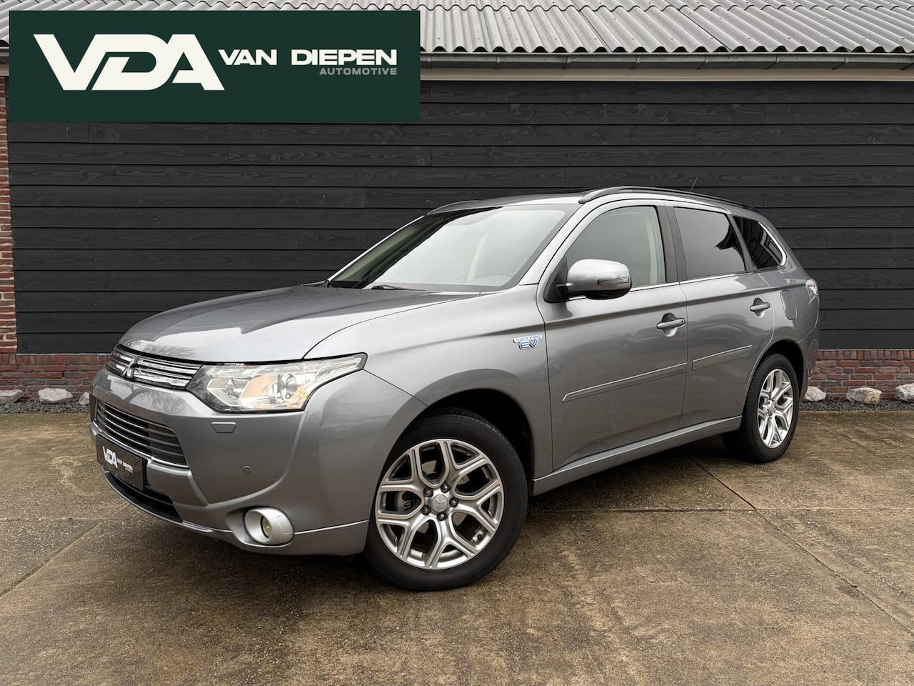 Mitsubishi Outlander - 2.0 PHEV instyle+ - Trekhaak l Pano l Camera l ACC - AutoWereld.nl