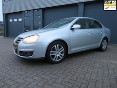 Volkswagen Jetta - 2.0 FSI Sportline