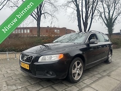 Volvo V70 - 2.0T Momentum AUT/LEDER/NAVI/PDC/ECC/LEES TEKST