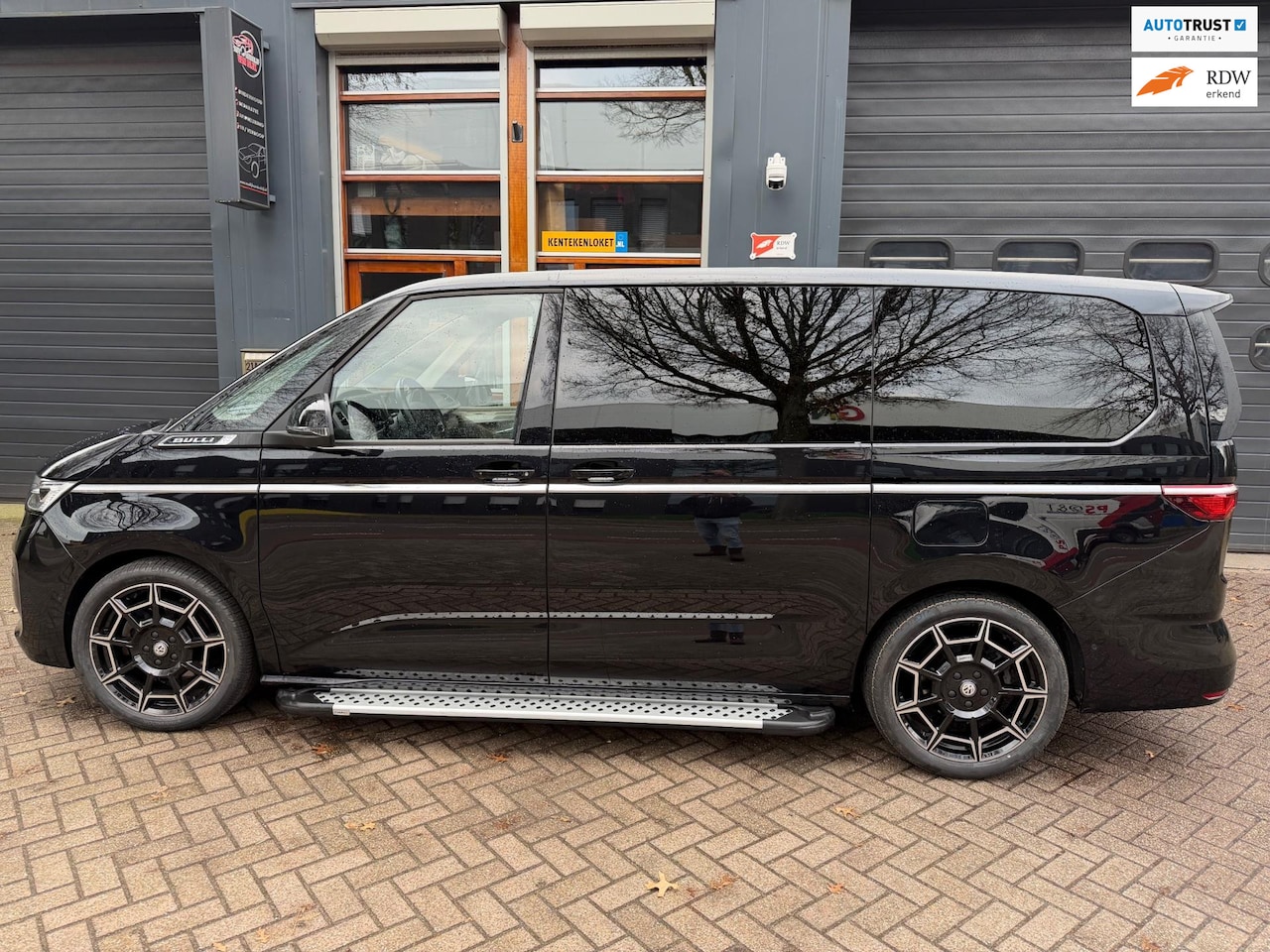 Volkswagen Multivan - 1.4 eHybrid L2H1 Style VIP vis á vis alcantara - AutoWereld.nl