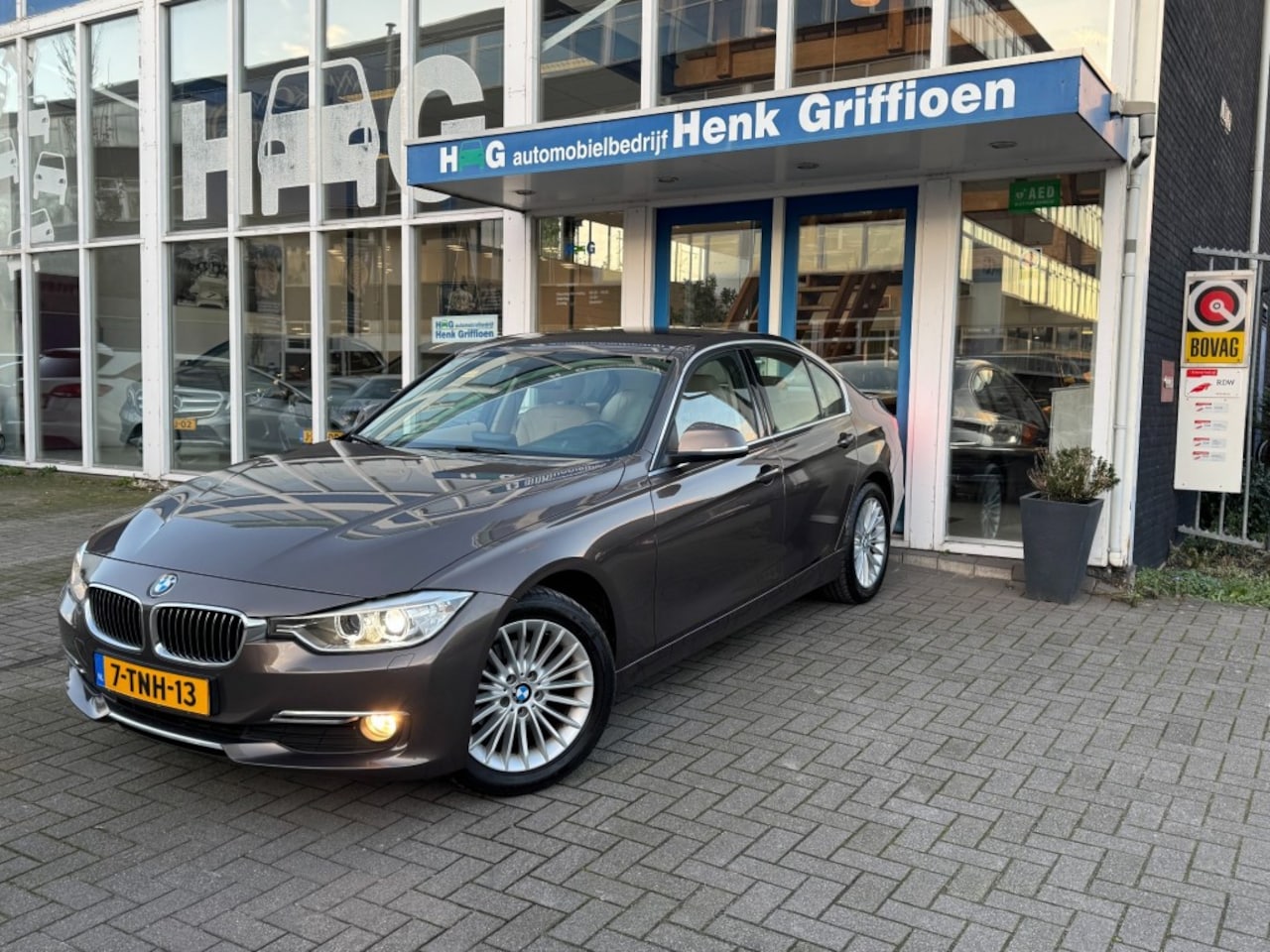 BMW 3-serie - 316i High Executive Automaat I Leer I Xenon I Navigatie I Stoelverw. I PDC - AutoWereld.nl