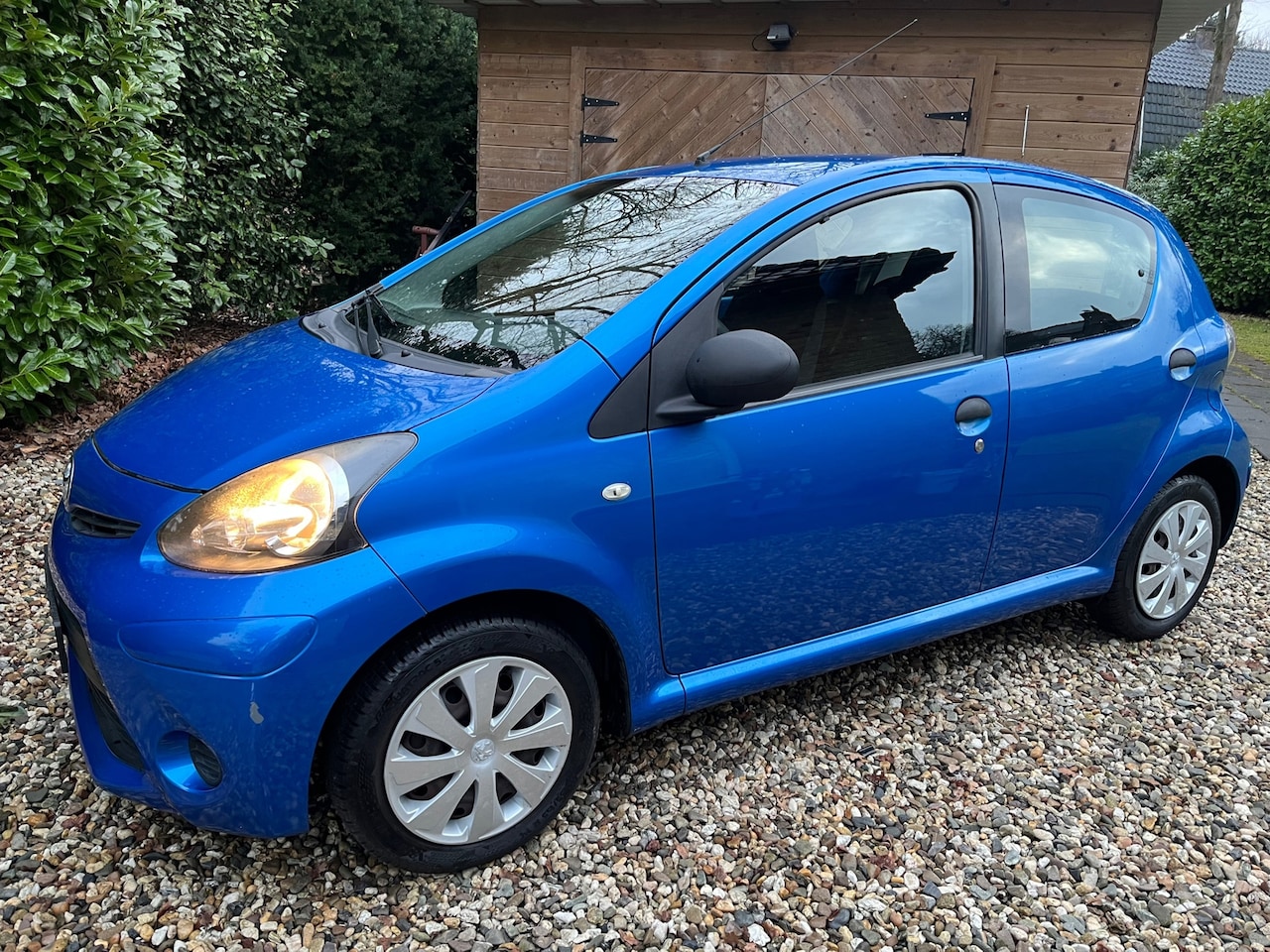 Toyota Aygo - RIJKAAR/APK/HISTORY/BEURT/NAP/AIRCO/5drs//DIREKT MEE - AutoWereld.nl