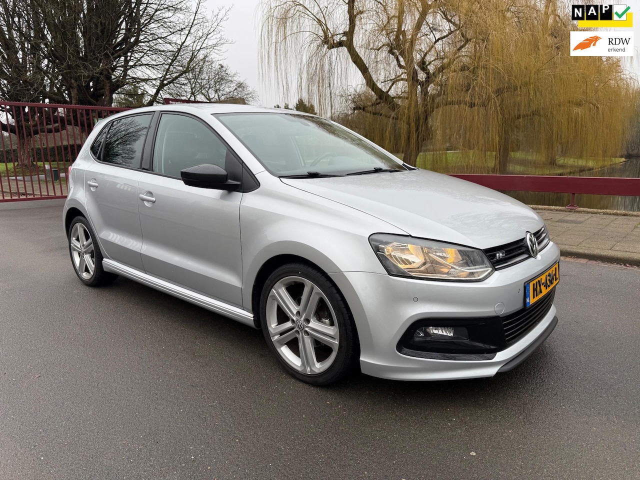 Volkswagen Polo - 1.2 TSI 2x R-Line|AIRCO|CRUISE CONTROL|LM VELGEN 17|BLUETOOTH|APPLE CARPLAY - AutoWereld.nl