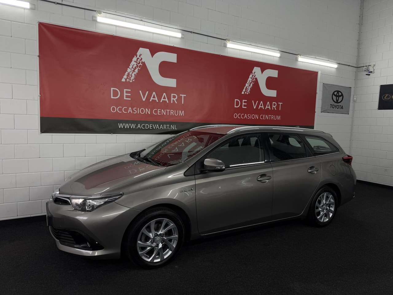 Toyota Auris - 1.8 Hybrid Comfort - FACELIFT/NAVI/CAMERA/NAP - AutoWereld.nl