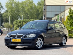 BMW 3-serie Touring - 318i High Executive | Panoramadak | Parkeersensoren | Stoelverwarming | Cruise Control