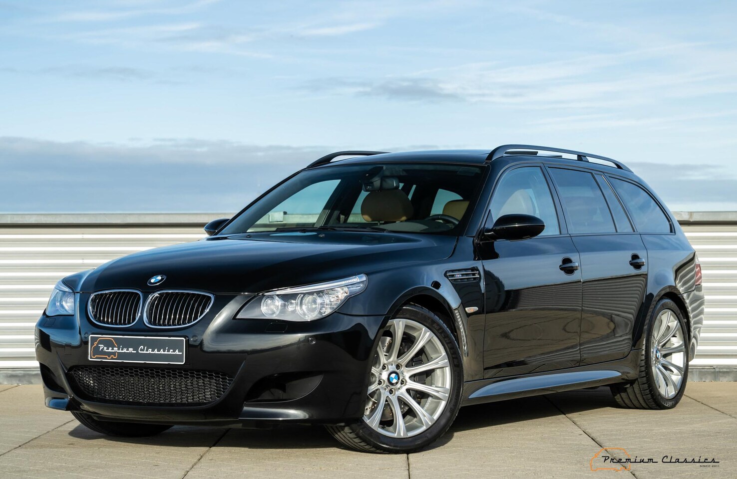 BMW M5 - touring E61 | 63.000KM | Panorama | HUD | Comfort Access - AutoWereld.nl