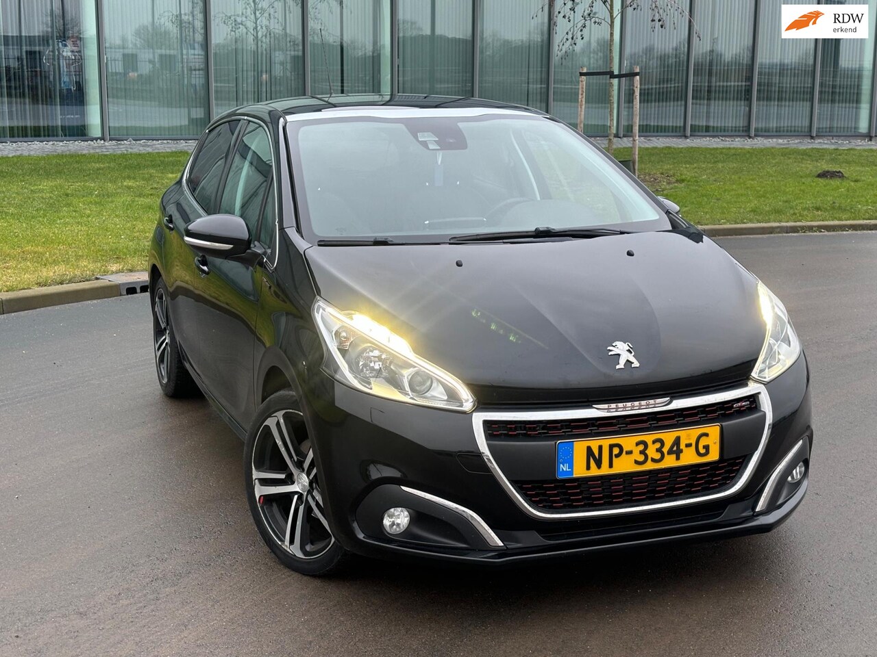 Peugeot 208 - 1.2 PureTech GT-LINE LED PANO FULL OPTION - AutoWereld.nl